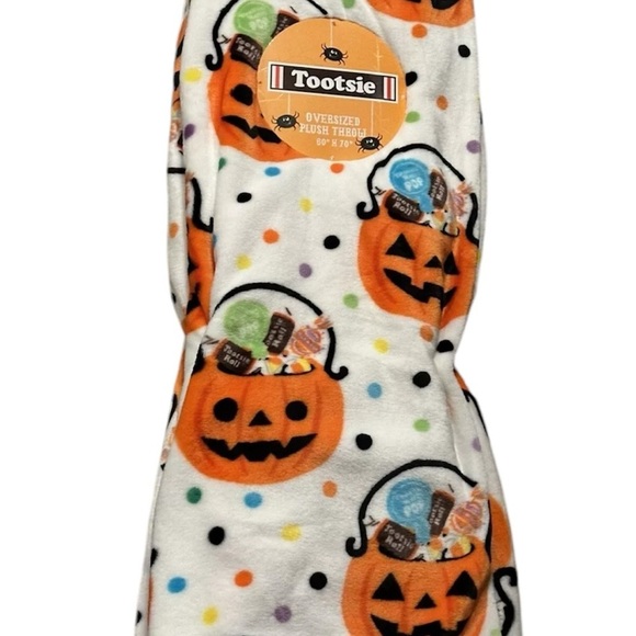 Halloween soft blanket Tootsie roll candy 70x60 inches large size - Picture 3 of 6